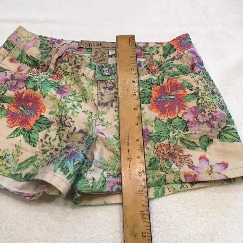 Ashley tropical pattern shorts size 1 tan beige with floral tropical des…